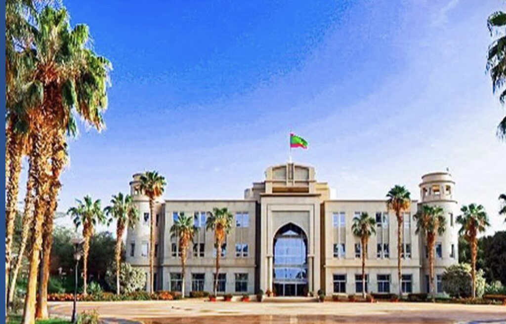 مجلس الوزراء يصادق على مرسومين لتنظيم التفتيش الصيدلاني